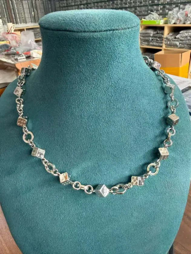 Bawat Orihinal na Disenyo ng Alahas ay Nagsisimula sa Zinc Alloy Casting