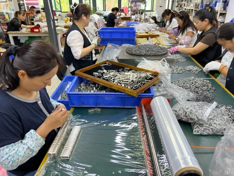 Nakumpleto ng Kunyu Jewelry ang Pagpapadala ng 12,000 Custom na Cuban Chain at Bracelet Set sa North America