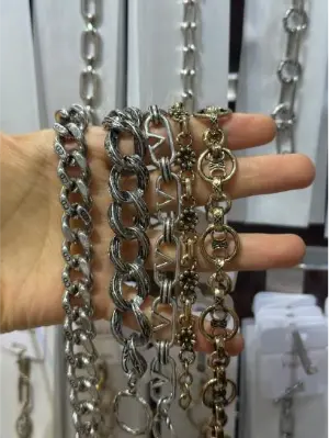 Bakit Patuloy na Nagiging Sikat sa Fashion Alahas ang Mga Handmade Alloy Chain? Bakit Patuloy na Nagiging Sikat sa Fashion Alahas ang Mga Handmade Alloy Chain?