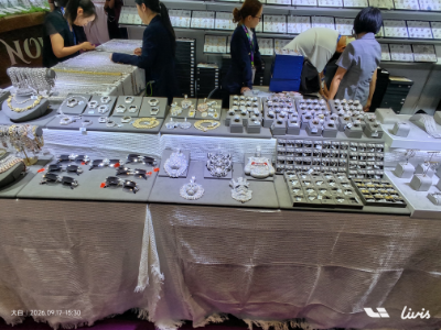Ang Kunyu Jewelry Design Team ay bumisita sa SEASONS Fashion Jewellery Fair sa Hong Kong