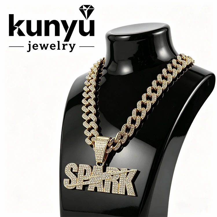 Paano Mapapataas ng isang Cuban Link Hip Hop Pendant ang Modern Streetwear Style