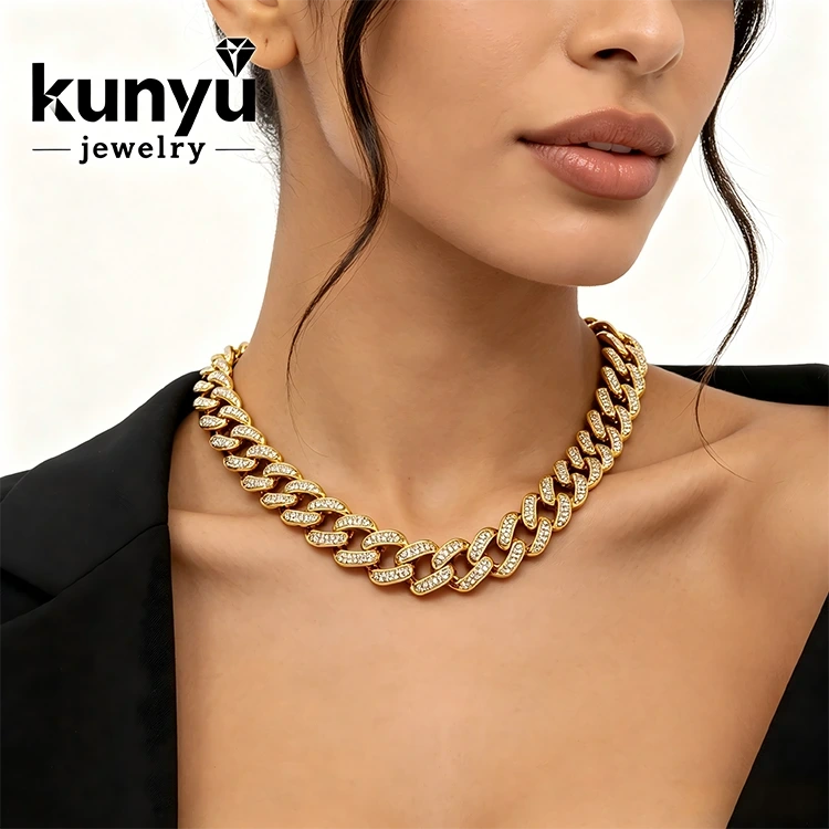 Makintab na Gold Cuban Chain